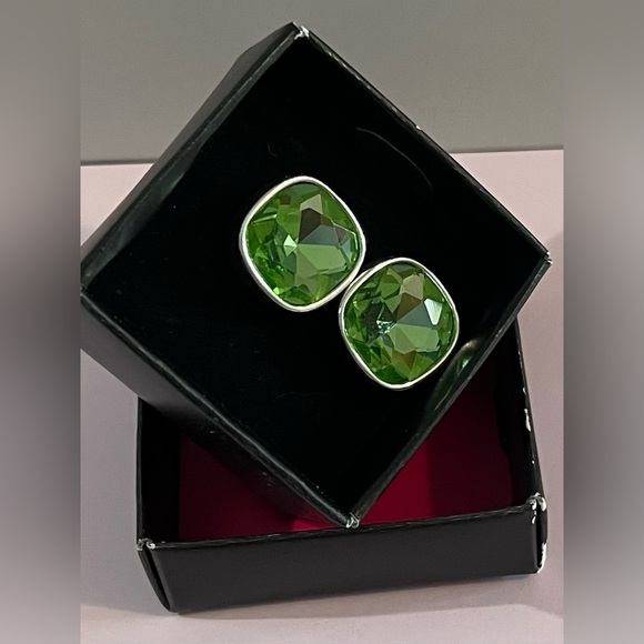 NEW Green Gemstone Earrings - Picture 1 of 2
